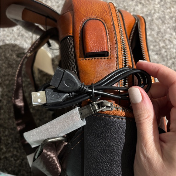 Elegant Brown Leather Backpack - Picture 6 of 6